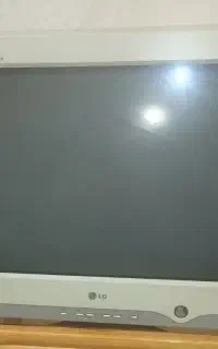 مانیتور کامپیوتر و دوربین مدار بسته