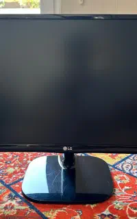 فروش مانیتور به همراه کیبورد، موس و کابل VGA