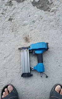 میخکوب و فارسی بر