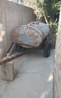 تانکر آب ۲۰۰۰ لیتری چرخ دار (دست دوم)