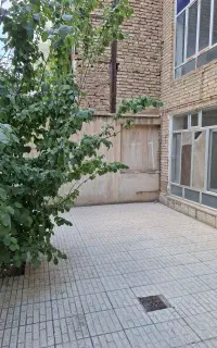 حیاط منزل مسکونی مرکز شهر