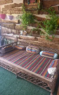 تخت چوبی