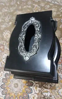 جای دستمال کاغذی و سطل اشغالی بغل بوفه