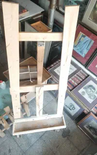 میز ۳ پایه نقاشی
