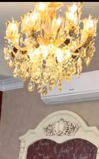 لوستر هشت شاخه بدنه طلایی فوق العاده زیبا