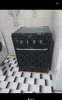 گاز طرح فر.یک جفت قالیچه.بوفه.تلفن رومیزی همه باهم