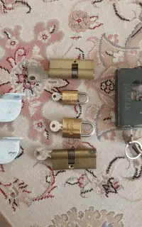تعدادی قفل و کلید