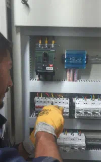 برقکار، سیم کش، تابلو برق ups