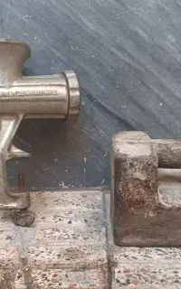وزنه فولادی 20کیلویی وچرخ گوشت دستی قدیمی