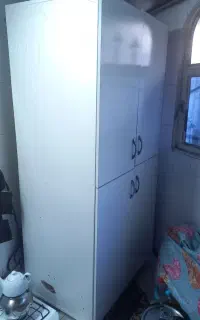 میز و کمد بزرگ جنس چوب