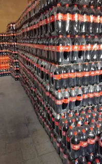 نوشابه وآبمعدنی