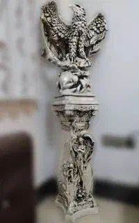 مجسمه عقاب