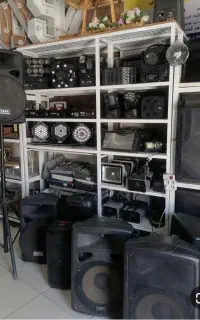 صندلی اجاره ای همراه میکروفن ریسه نورسفید