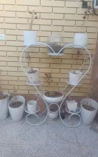 استند باهمه گلدونا و3گلدان اضافه بزرگ 4ملیون