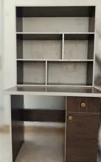 میز تحریر و کتاب خونه