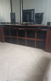 میز مدیریتی به همراه میز کنفرانس شیشه ای