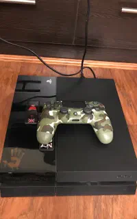 یک دستگاه ps4 کاملا سالم