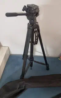 سه پایه دوربین