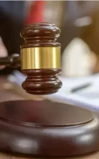 وکالت توسط (( وکیل پایه یک دادگستری ))