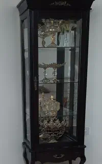 بوفه وساعت ایستاده