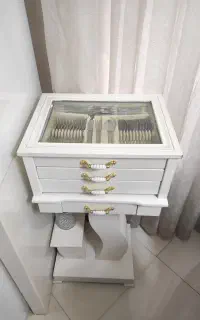 سرویس قاشق چنگال بهمراه میز چهارکشوعه جهیزیه