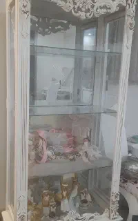 ویترین اسکلت چوبیش موجوده