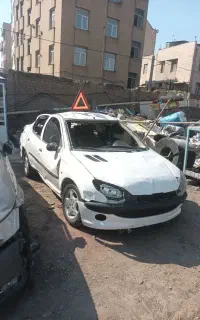 پژو ۲۰۶صندوقدارv8مدل۹۷ موتورTU5 تصادفی