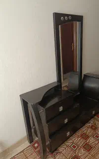 دراور و آینه قدی