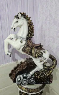 مجسمه اسب