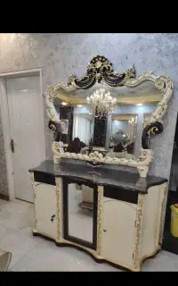 مبل راحتی و کنسول و میز ناهار خوری
