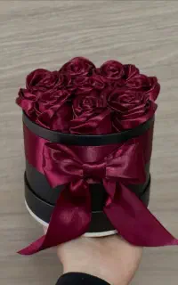 باکس گل همراه هدیه