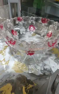 تعدادی ظرف بلور