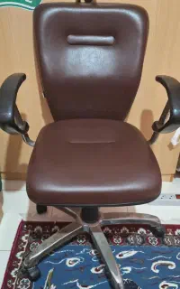 صندلی  سالم  مناسب پشت میز کامپیوتر