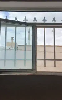 تعدادی وسایل خانه به فروش میرسد