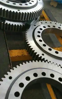 دنده گردان ،طوق  بیل مکانیکی کوماتسو ۲۰۰ و ۲۲۰