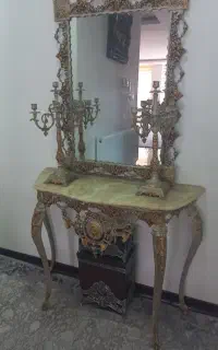 آیینه و شمعدان برنجی