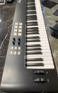 میدی کنترلر Alesis V61 MKII