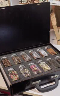 طراحی تخصصی و لیزر و ساخت انواع استند ، ماکت و...