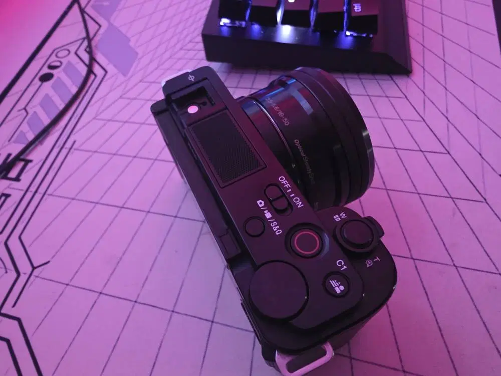 Sony ZV-E10 Sigma 16mm f/1.4|دوربین عکاسی و فیلم‌برداری|رودسر, |دیوار