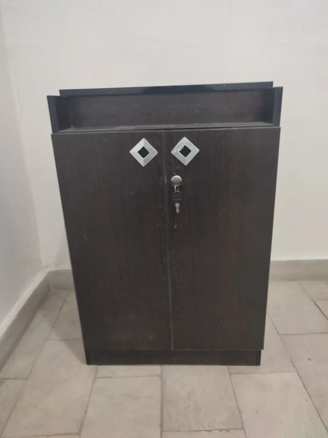 جاکفشی|جاکفشی، کمد، دراور|رشت, دروازه لاکان|دیوار