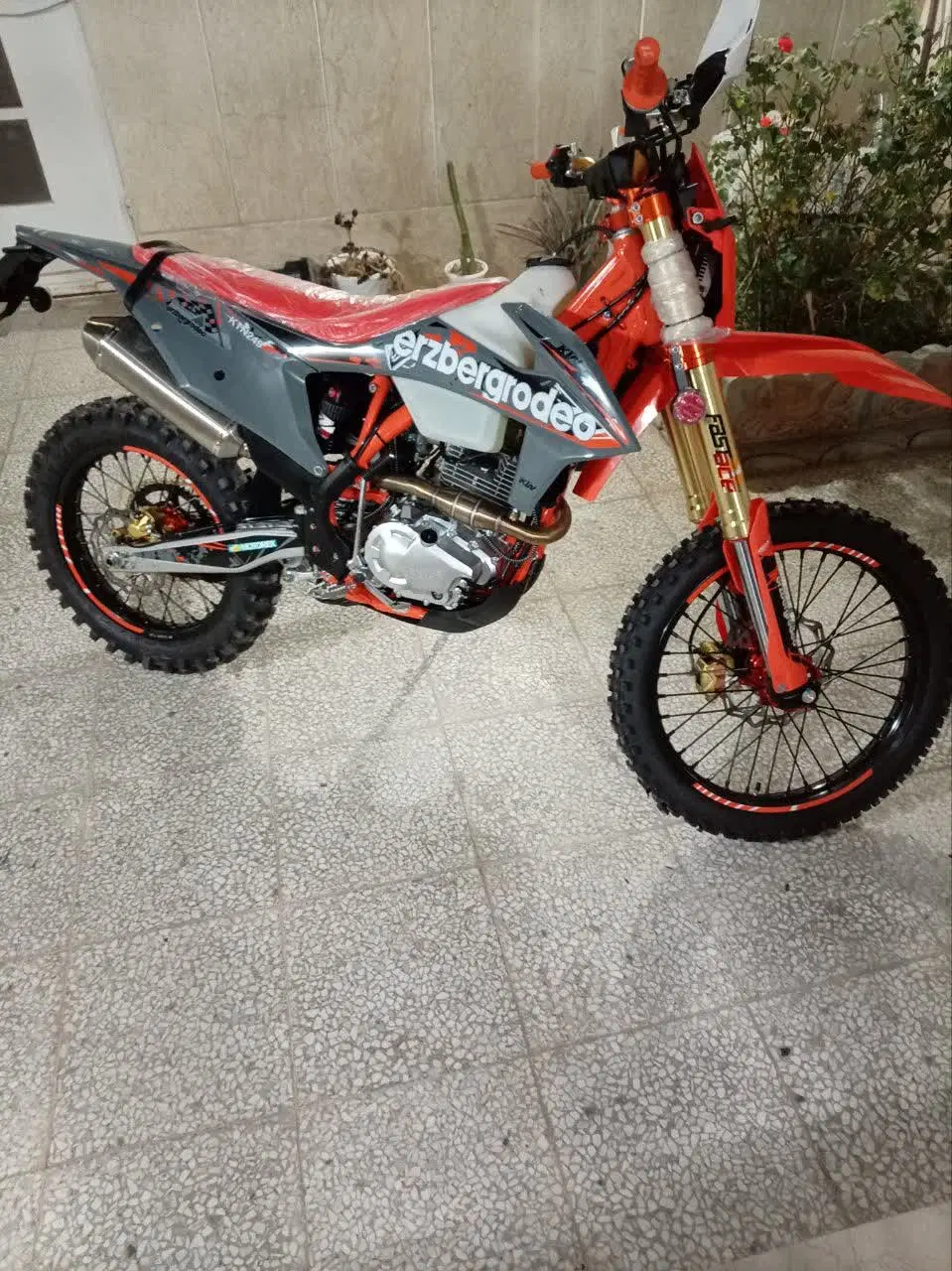 ktm|موتورسیکلت|اصفهان, باغ زرشک|دیوار