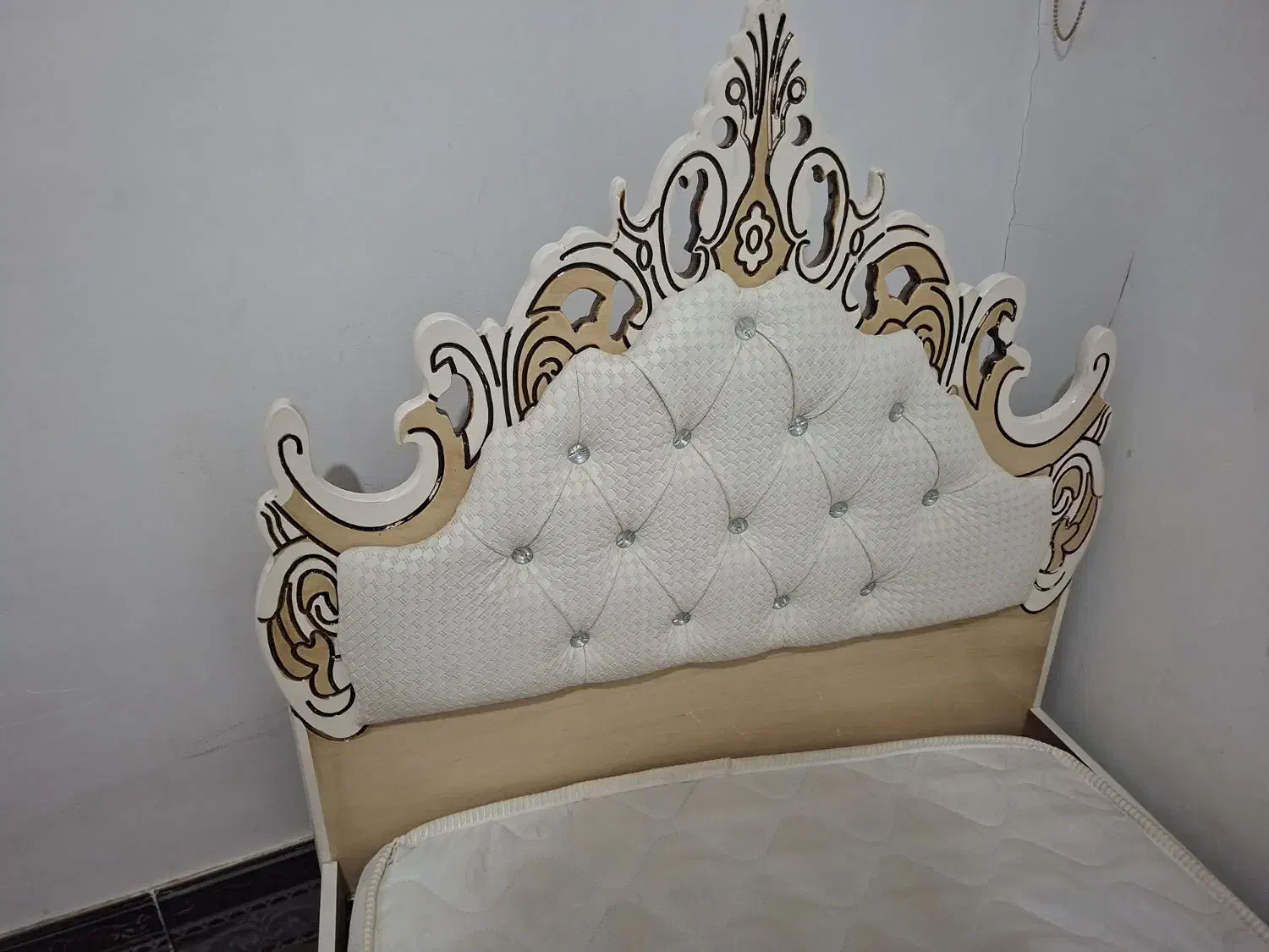 تخت خواب|تخت و سرویس خواب|قم, وادی السلام|دیوار