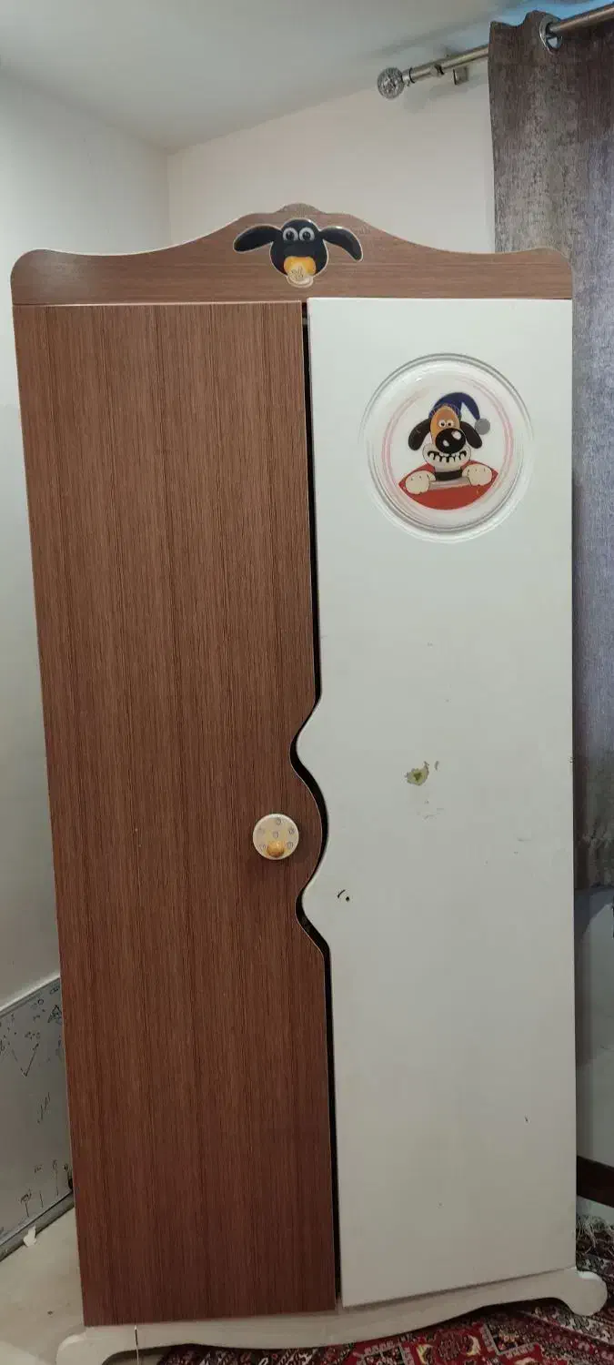 تخت و کمد|تخت و سرویس خواب|شیراز, فرهنگ شهر|دیوار