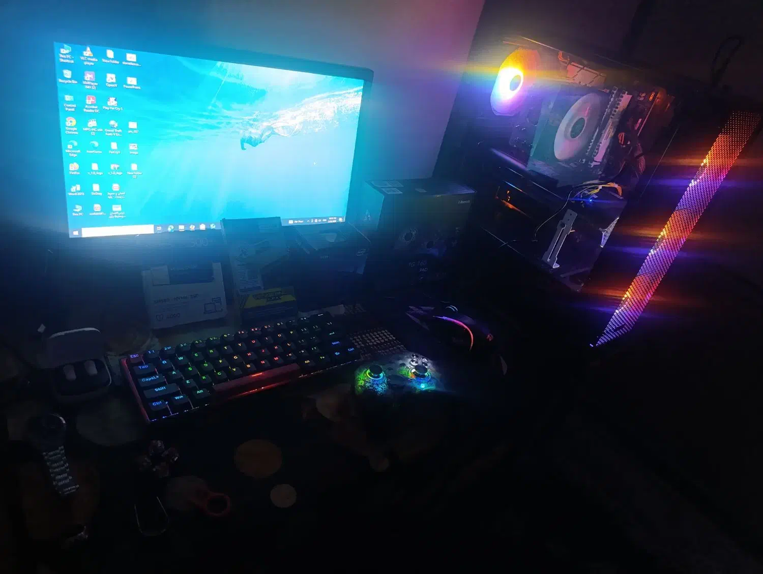 کیس گیمینگ با مانیتور و لوازمش|رایانه رومیزی|فسا, |دیوار