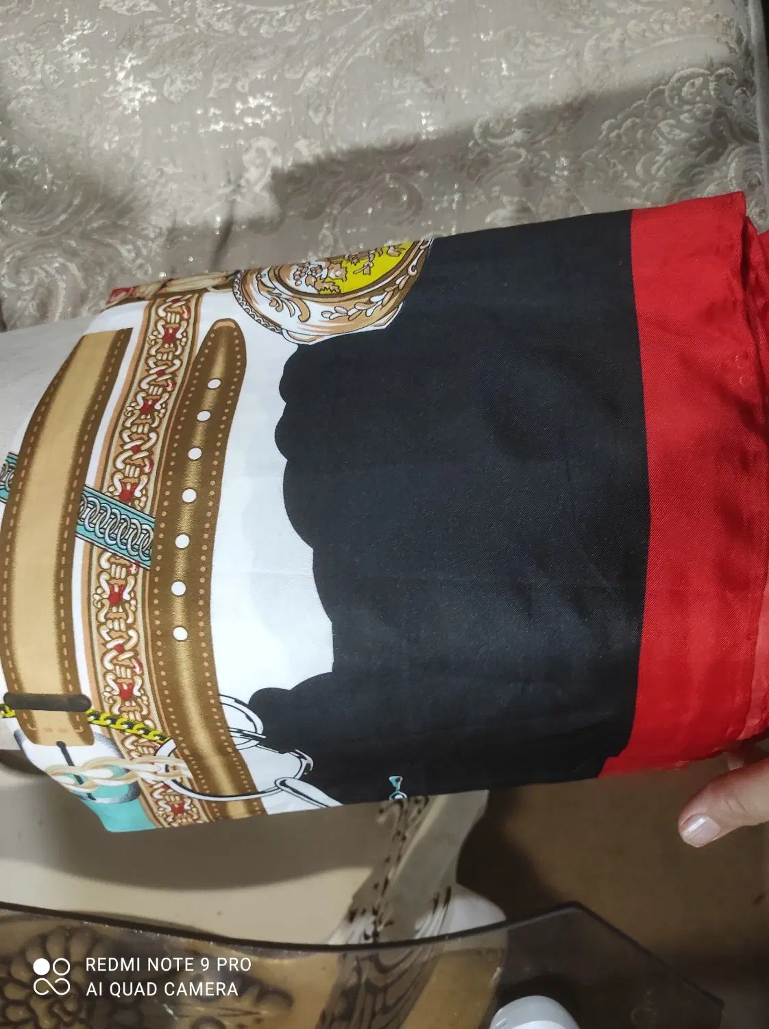 روسری|لباس|مشهد, رده|دیوار