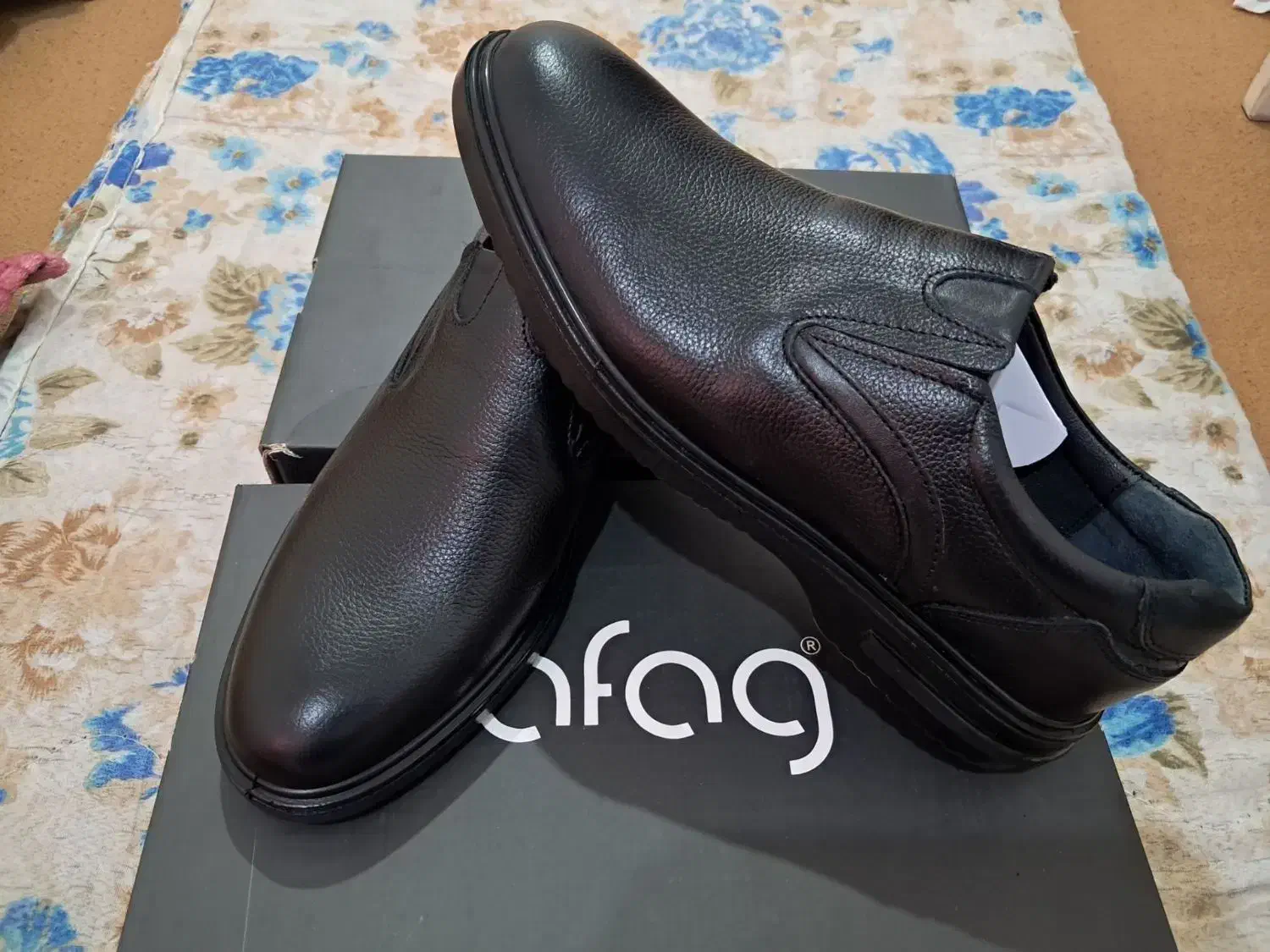 کفش مجلسی|کیف، کفش، کمربند|آبپخش, |دیوار