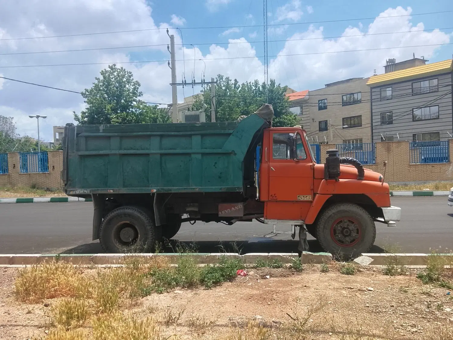 لیلاند|خودرو سنگین|هشتگرد, شهرک بعثت|دیوار
