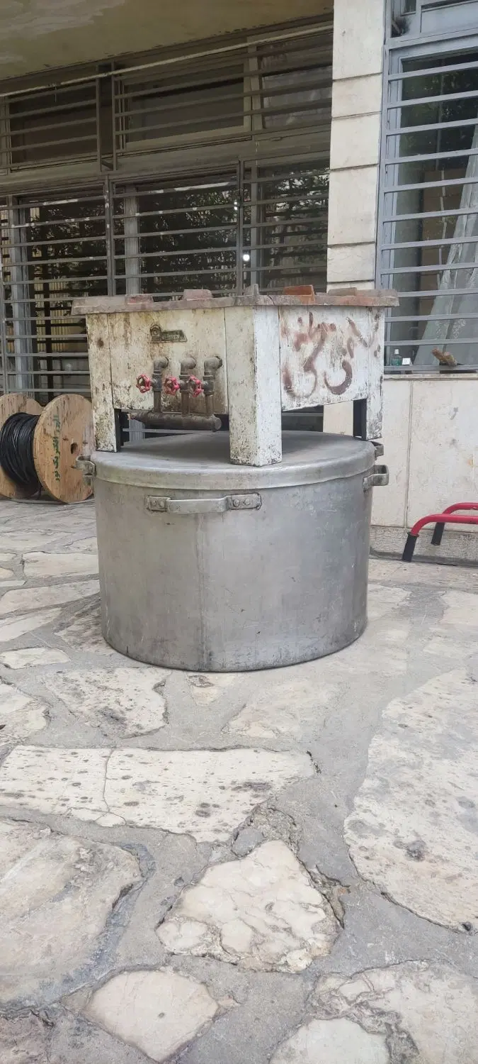 دیگ وگاز|ظروف پخت‌وپز|قیامدشت - خاورشهر, |دیوار