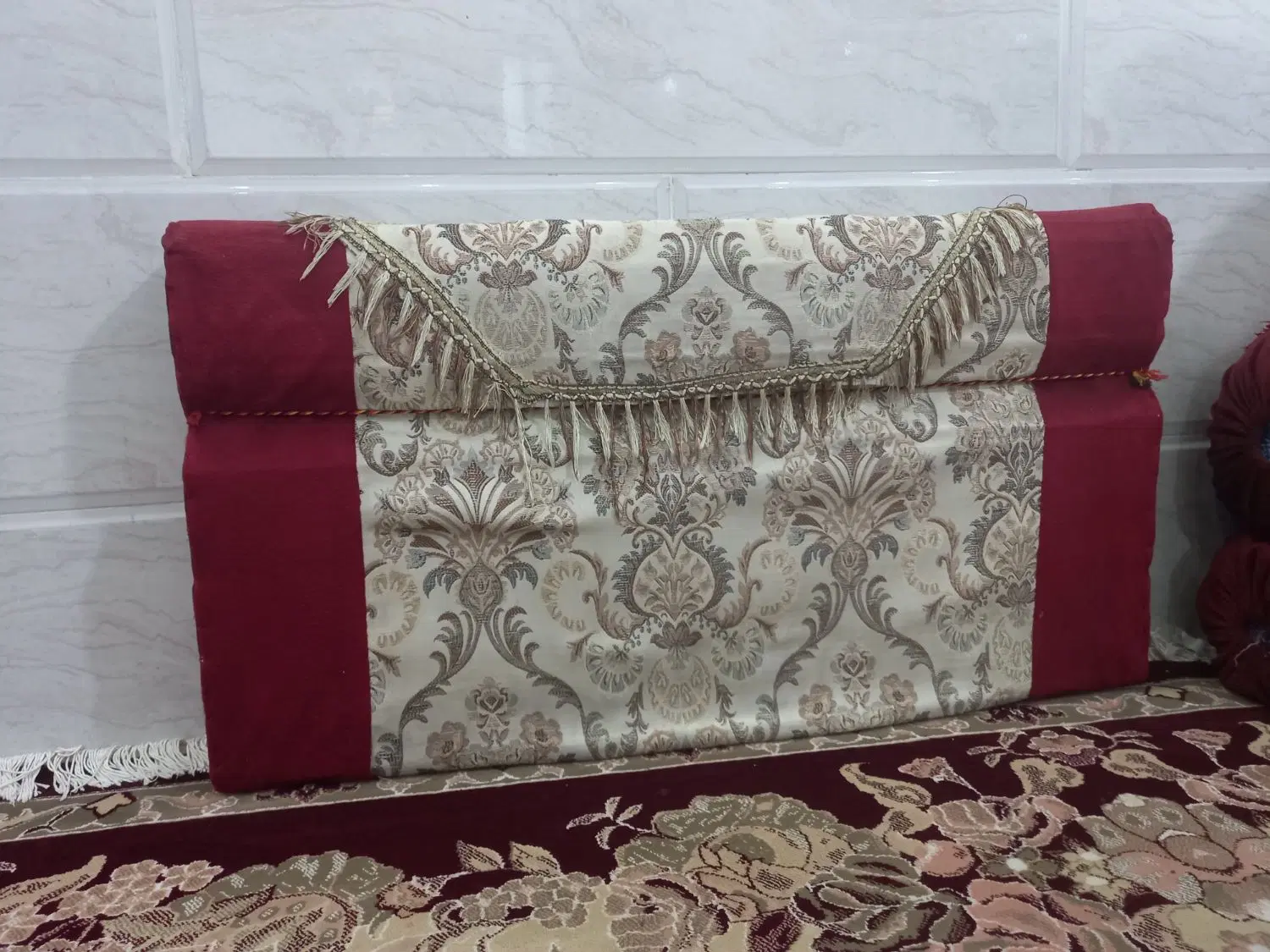 پشتی|پشتی|شیراز, شهرک صادقیه|دیوار