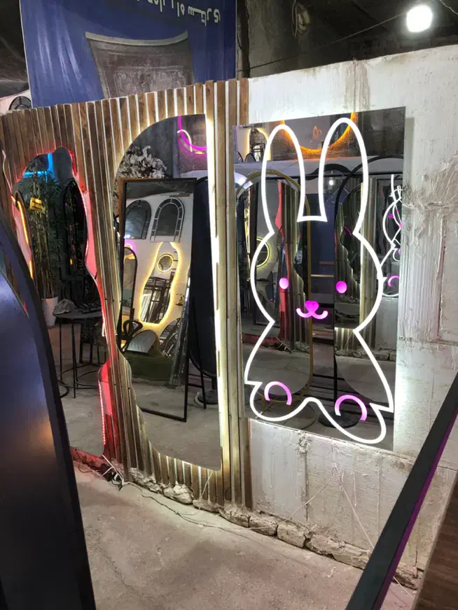 اینه RGB|آینه|قم, قلعه کامکار|دیوار